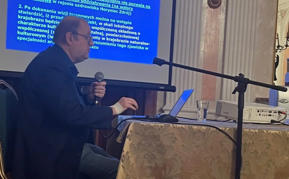 Prof. Zbigniew Myczkowski w trakcie prezentacji podczas seminarium