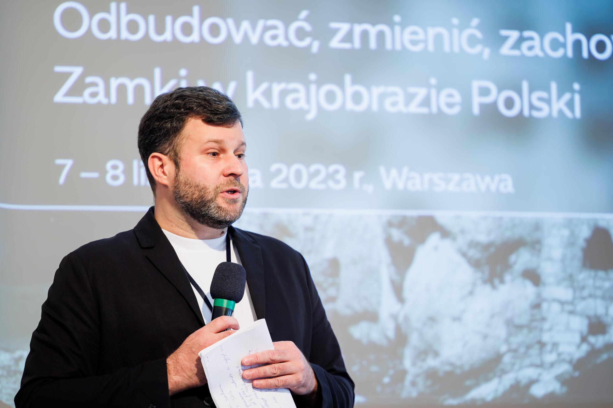 Dr Michał Laszczkowski przemawiający na konferencji